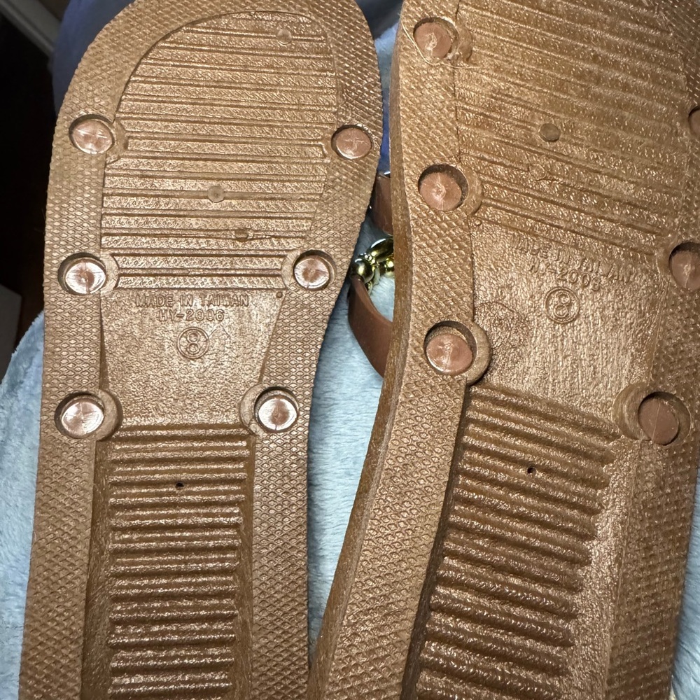 Grandco Women's Gold Beaded Sandals
Strappy Size 8 Brand New - Picture 9 of 9